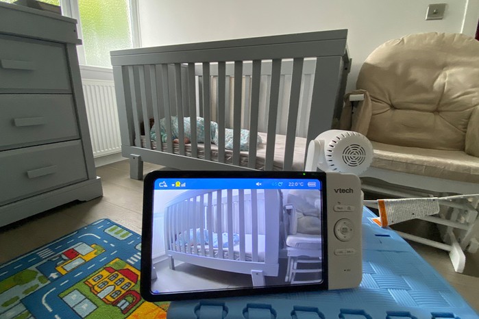 RM7767HD Ultra-Smart video baby monitor camera showing Crib