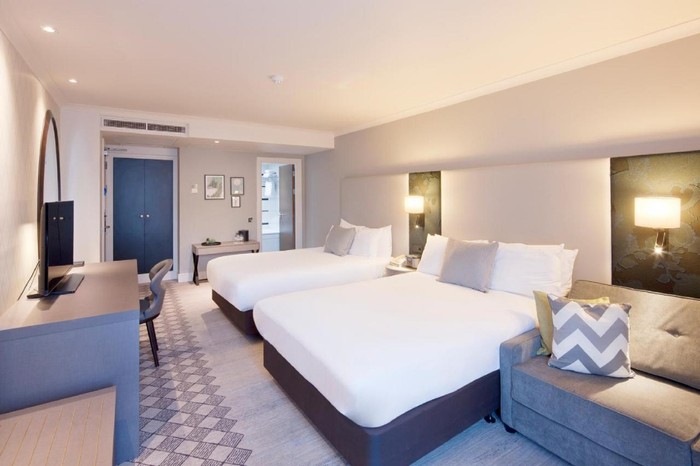 Doubletree by Hilton London hotel room