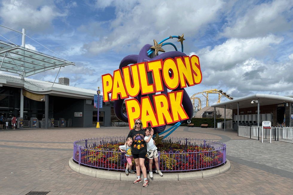 PAULTONS Park Entrance family group