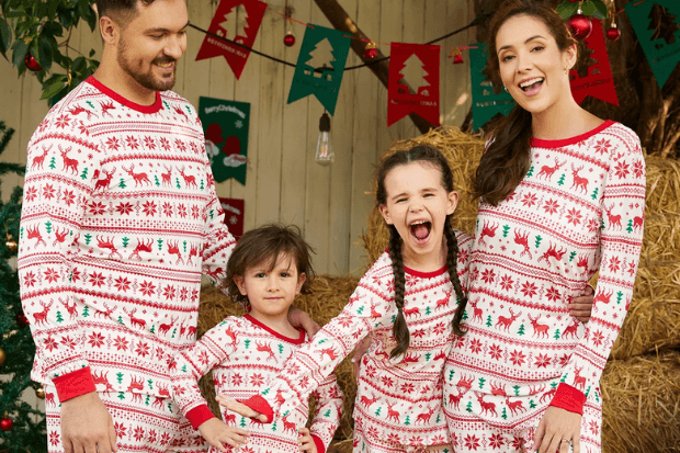 Christmas Reindeer and Snowflake Patterned Family Matching Pajamas Sets